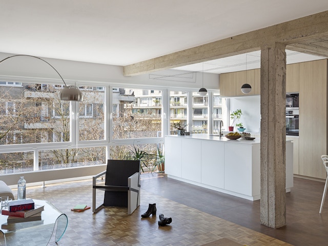 In beeld: Een eigentijdse update voor een ruw appartement