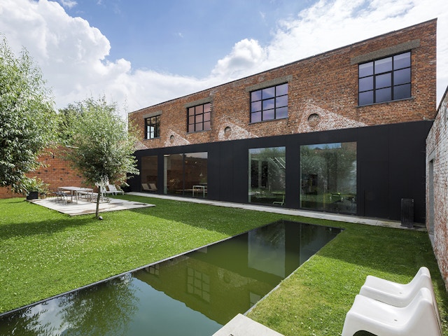 In beeld: Wonen en werken in een oude nylonfabriek