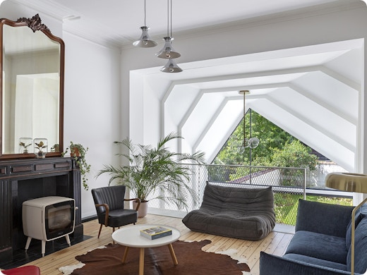 En images : Une sculpture d’acier pour agrandir la maison