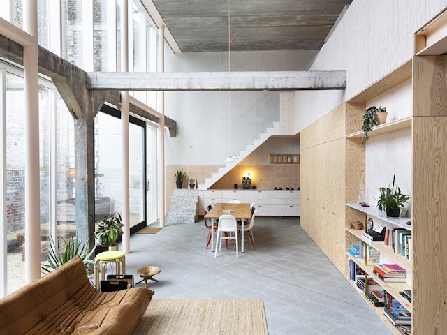 In beeld: Van banale loods tot lichtovergoten loft