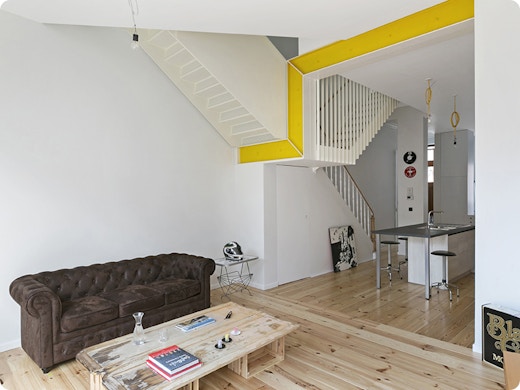 En images : une courette intégrée à l'espace intérieur