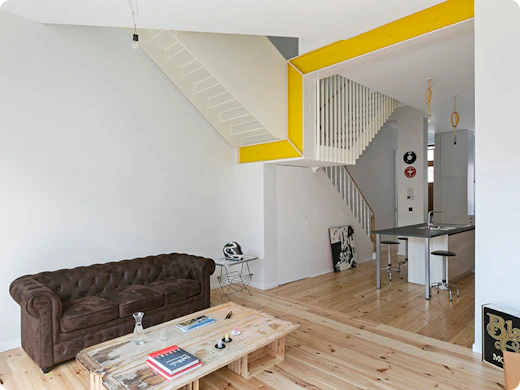 En images : une courette intégrée à l'espace intérieur