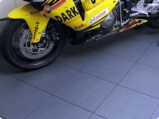 Tegelvloer in je garage? Zo pak je het aan!