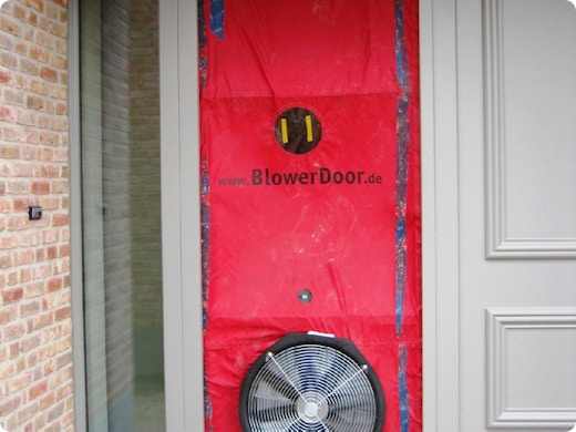 De blowerdoortest: hoe werkt het en hoe zorg je voor een goede luchtdichtheid?