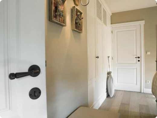 "Pensez à vos portes intérieures avant le gros œuvre"